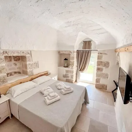 Violetta Villa Ostuni