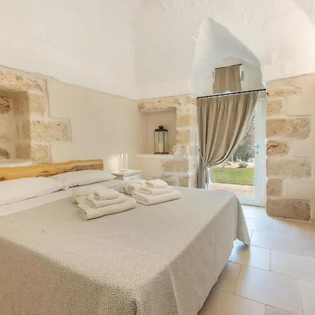 Violetta Villa Ostuni